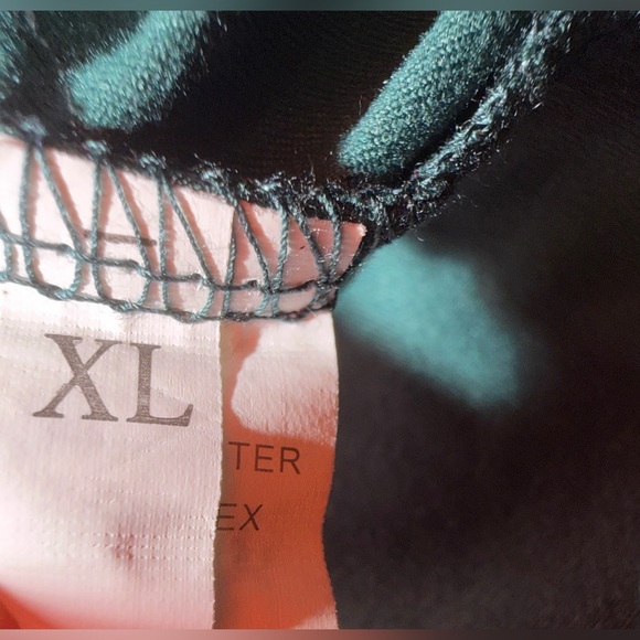 CLOSET CLEAR OUT XL Milano Crop T-Shirt Measurements in Pics Great Condition 😍🔥 - Picture 7 of 8